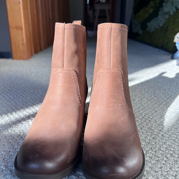 NWT Beautiful Teva Anaya Chelsea Waterproof boot. - Picture 5 of 9